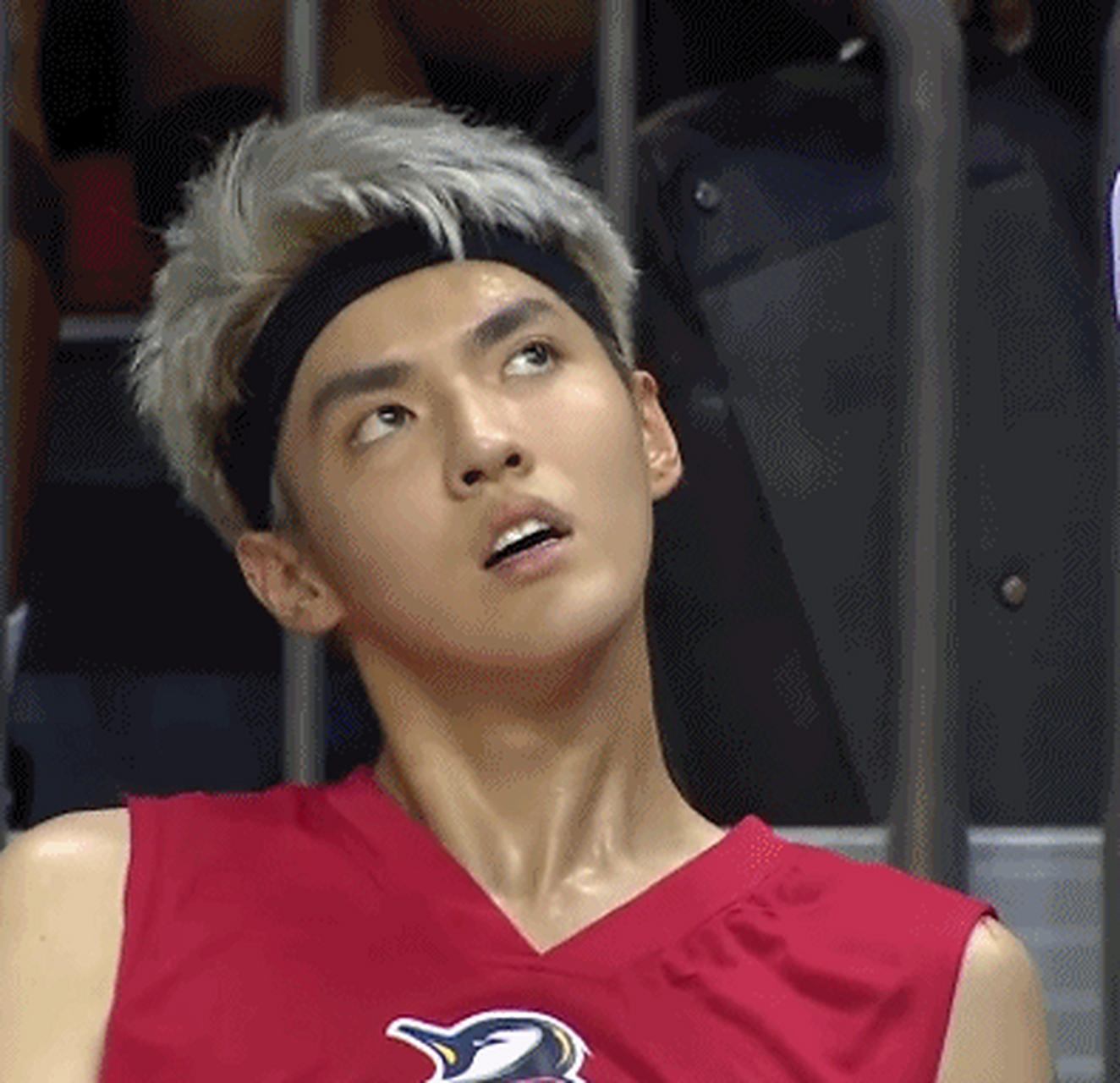 吴亦凡,年方三十,曾经的顶流巨星,如今却已成为铁窗之中的阶下囚.