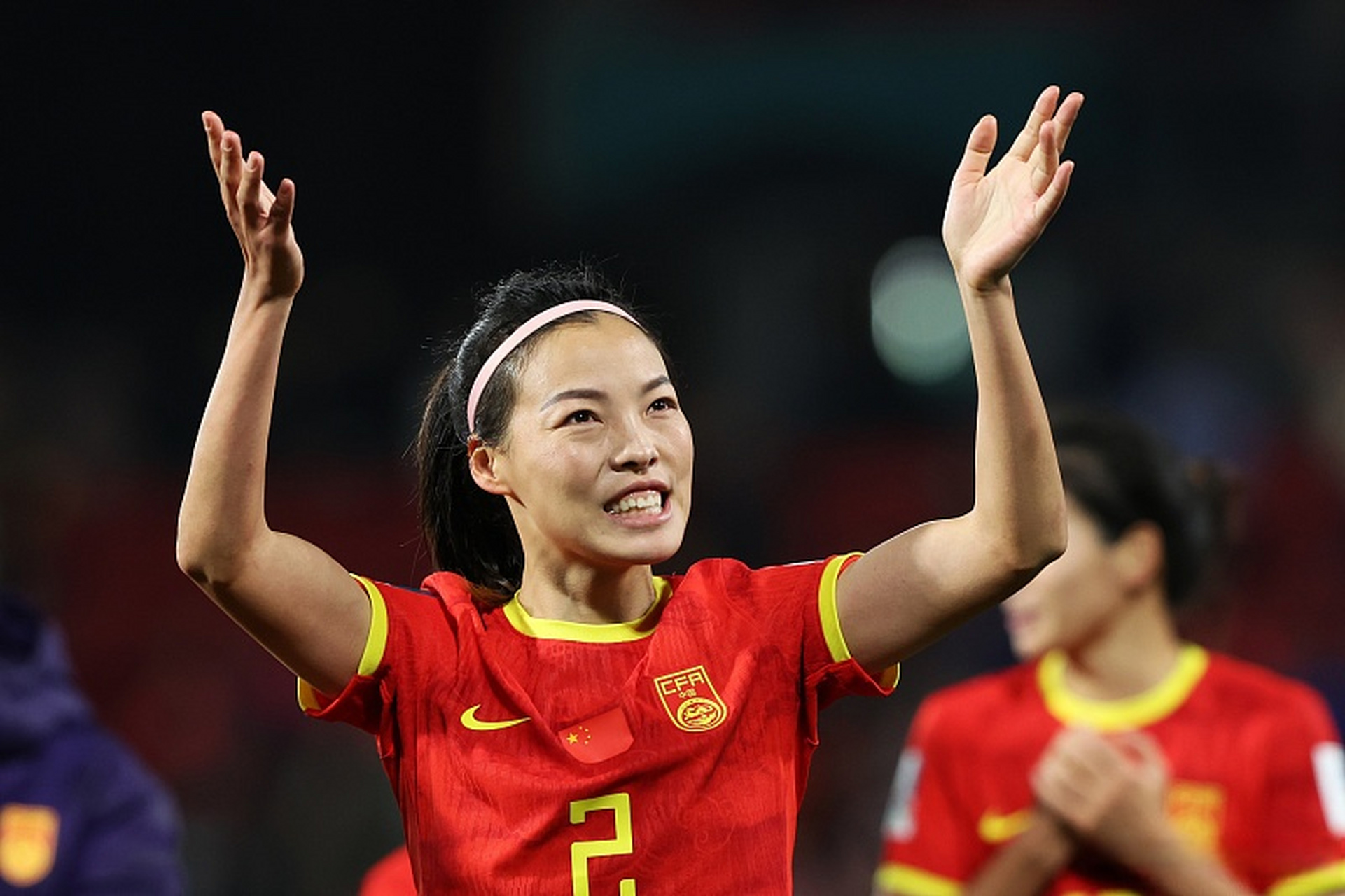 【李梦雯吴澄舒分别加盟英超法甲球队】女足国脚留洋年轻化   中国