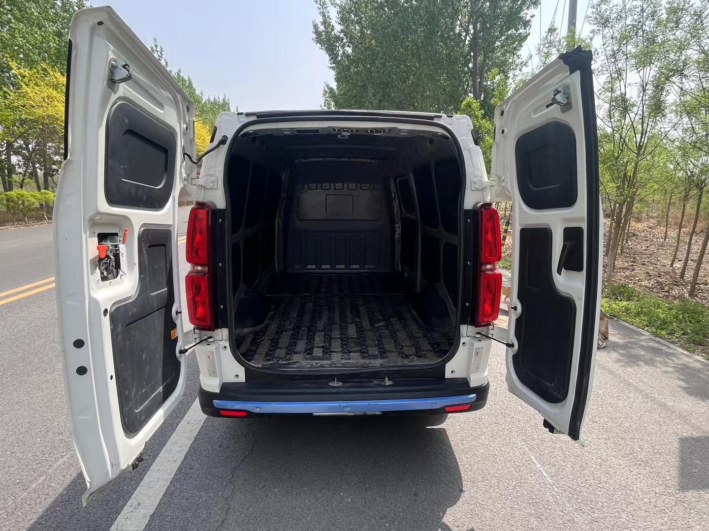 最新到店2018年12月北汽威旺407ev纯电动封闭厢货一枚