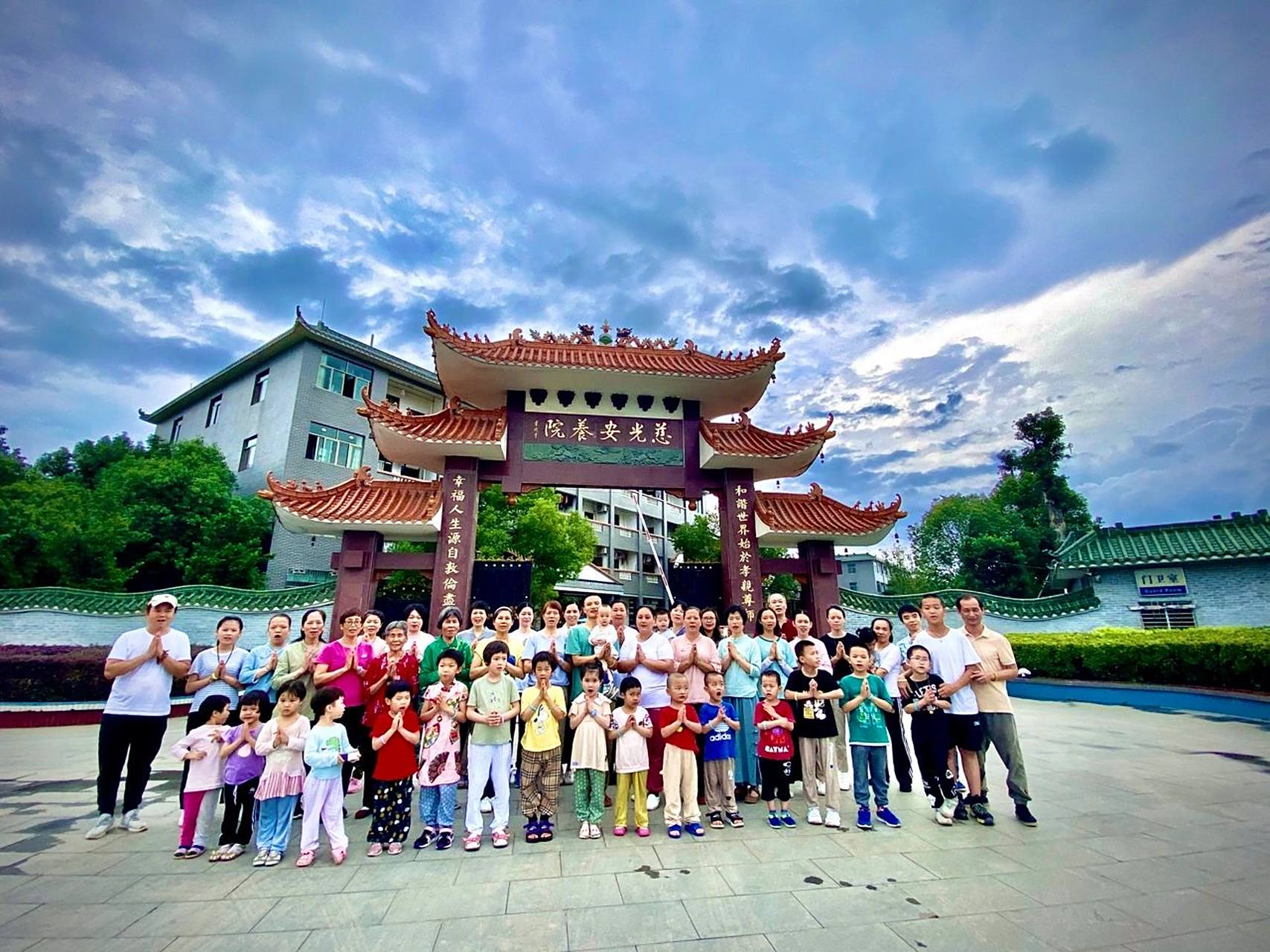 梅州兴宁慈光安养院  本人5月份去的梅州兴宁慈光安养院, 上个月我