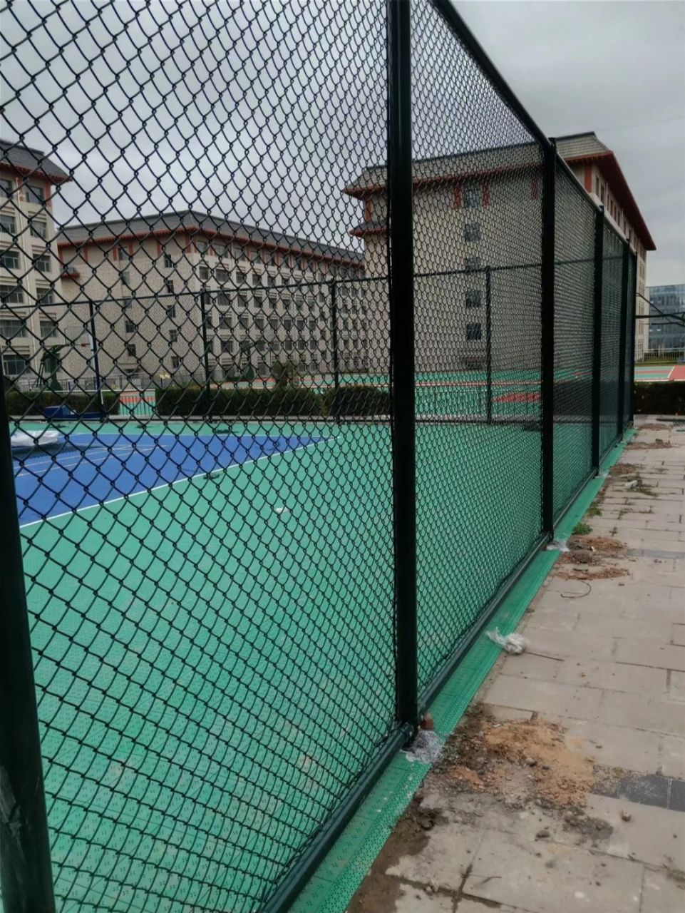 球场围栏网a篮球场铁丝网围档生产厂家 球场围栏网a篮球场铁丝网围档