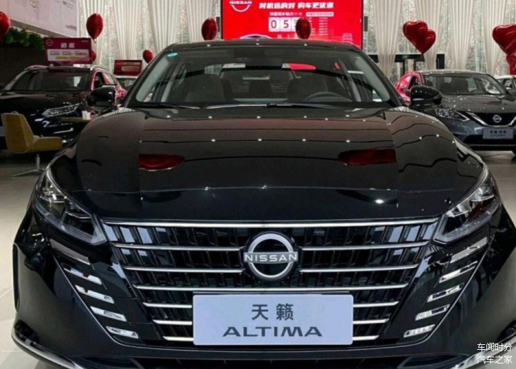 日产天籁altima到店实拍帅气外观舒适内饰落地还不足15万