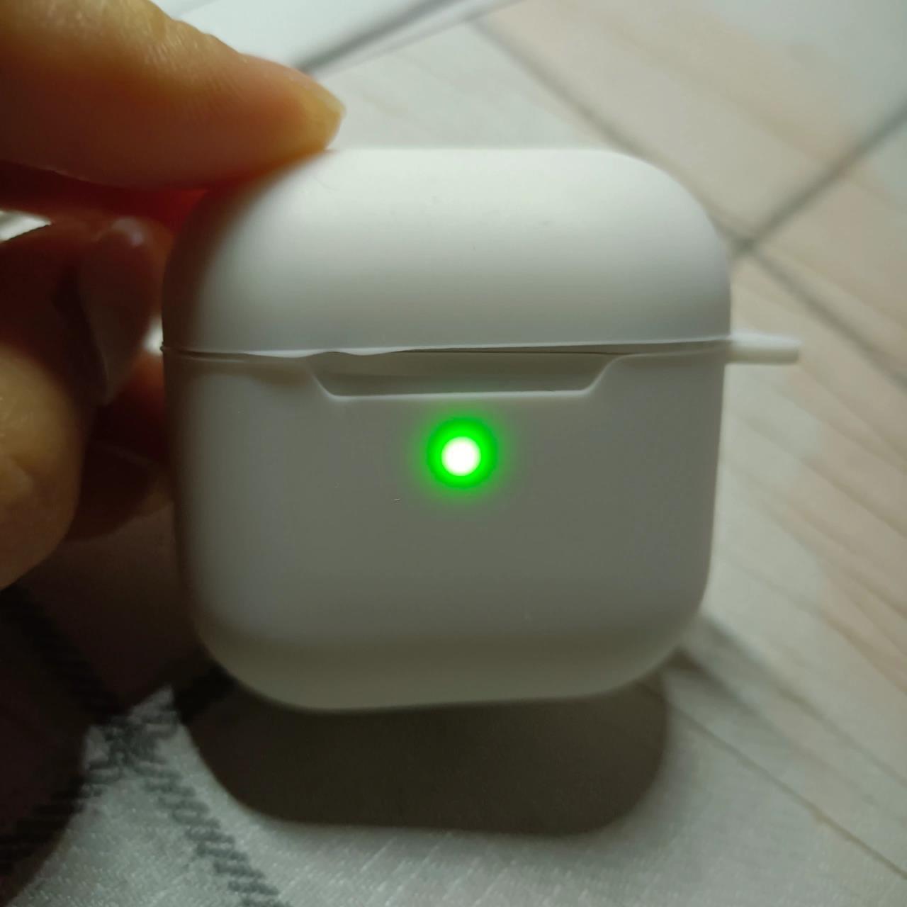 蓝牙耳机一直亮绿灯是怎么回事啊.