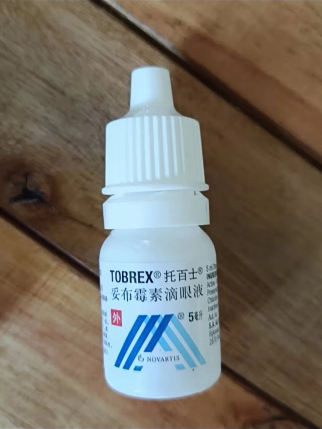 宝宝眼屎多是怎么回事