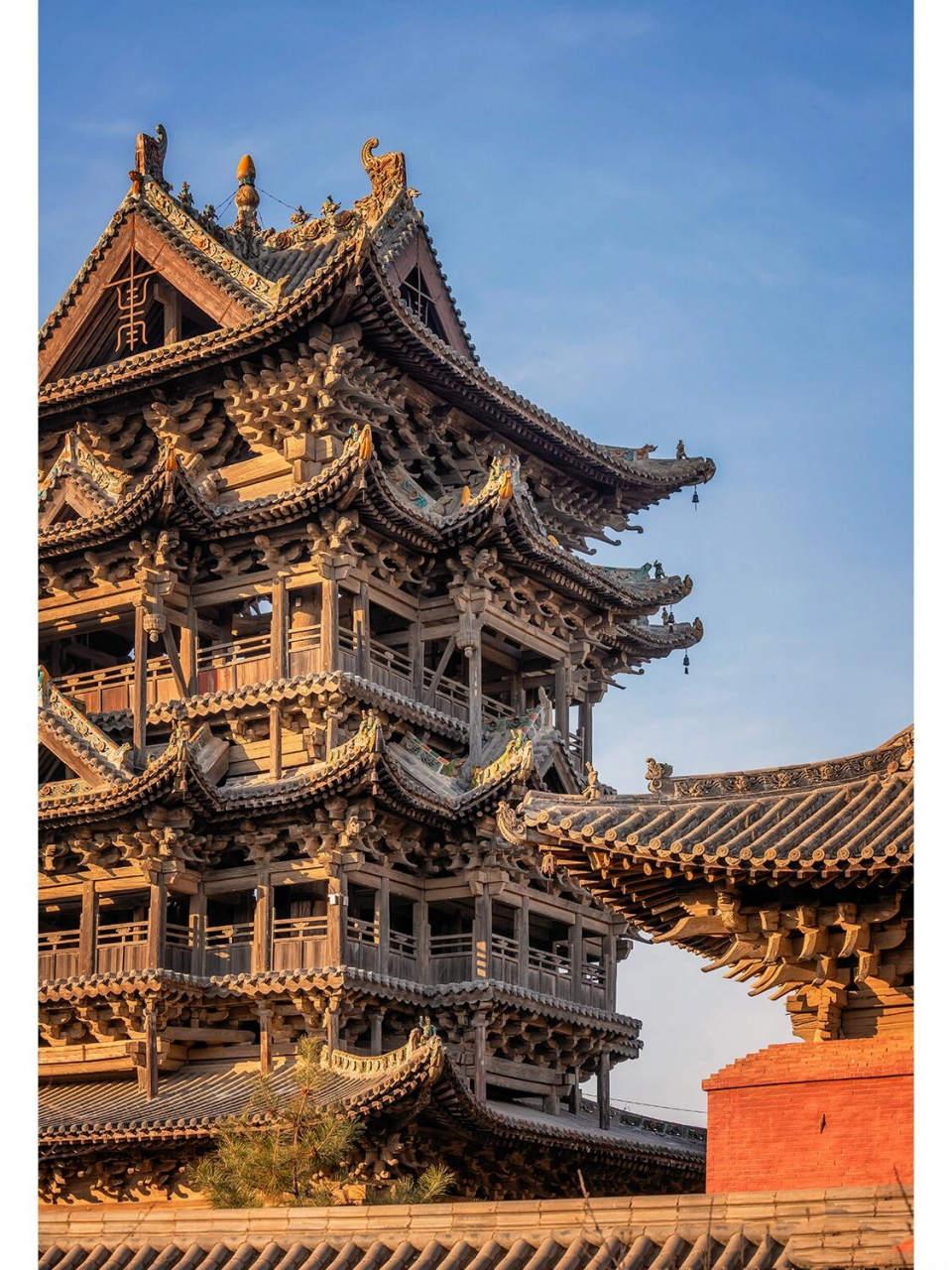 中华第一木楼——飞云楼 被称为"中华第一木楼"的万荣县飞云楼,体量并