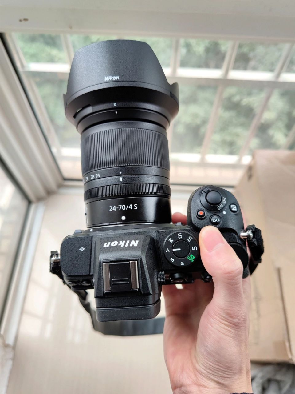 尼康z24-70 f4 500g的重量 便携的体积 恒定f4光圈 24-70常用焦段