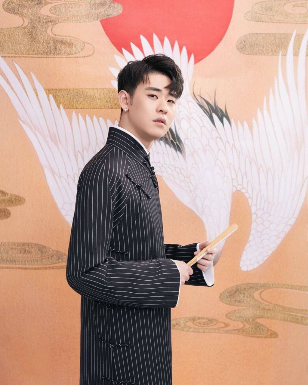 "相思赋予谁 小辫儿张云雷" "云中惊雷起 人间烟火不如你" 看见我