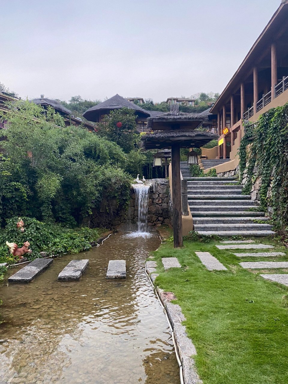 林州万泉湖家庭游    推荐理由:不累,轻松,一人带了三个老人,一娃一狗