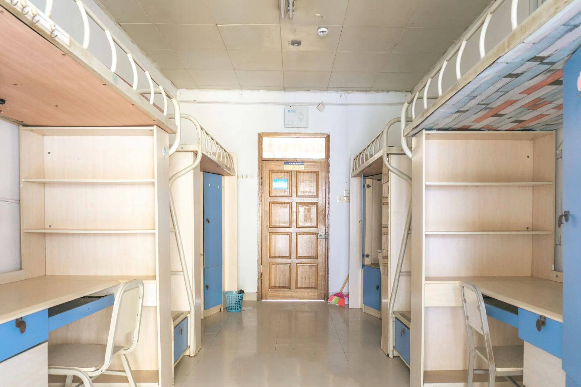 重庆科技学院 叮～插播一条"宿舍广告"球 容园宿舍紧靠商业街,生活