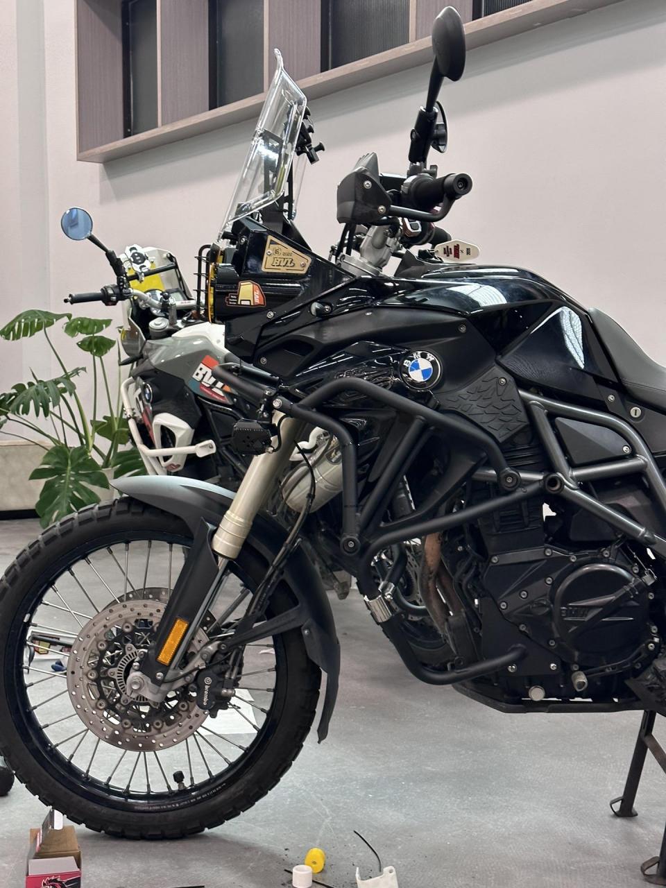 你看,那匹黑马!宝马f800gs改装.