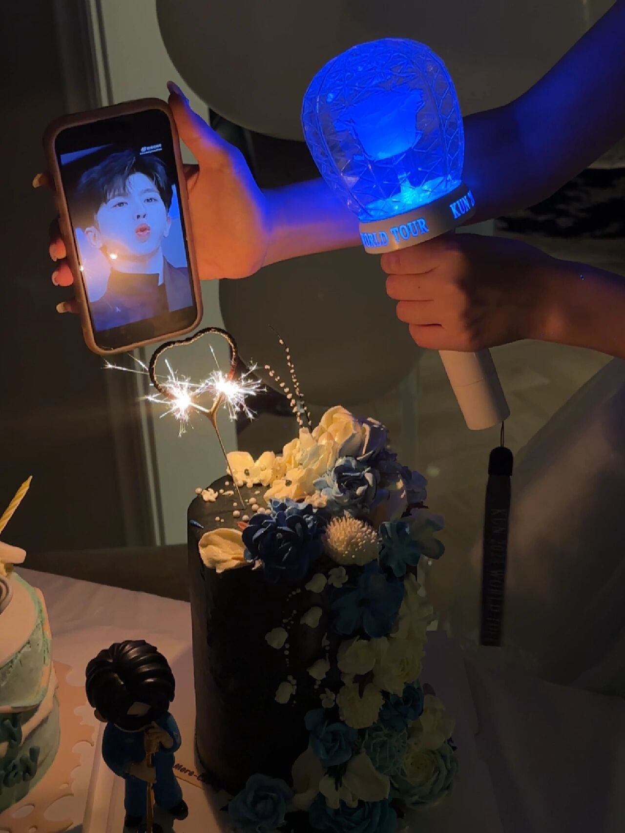 2号的蛋糕吃完8.3接着继续～ 	 #生日快乐# #蔡徐坤