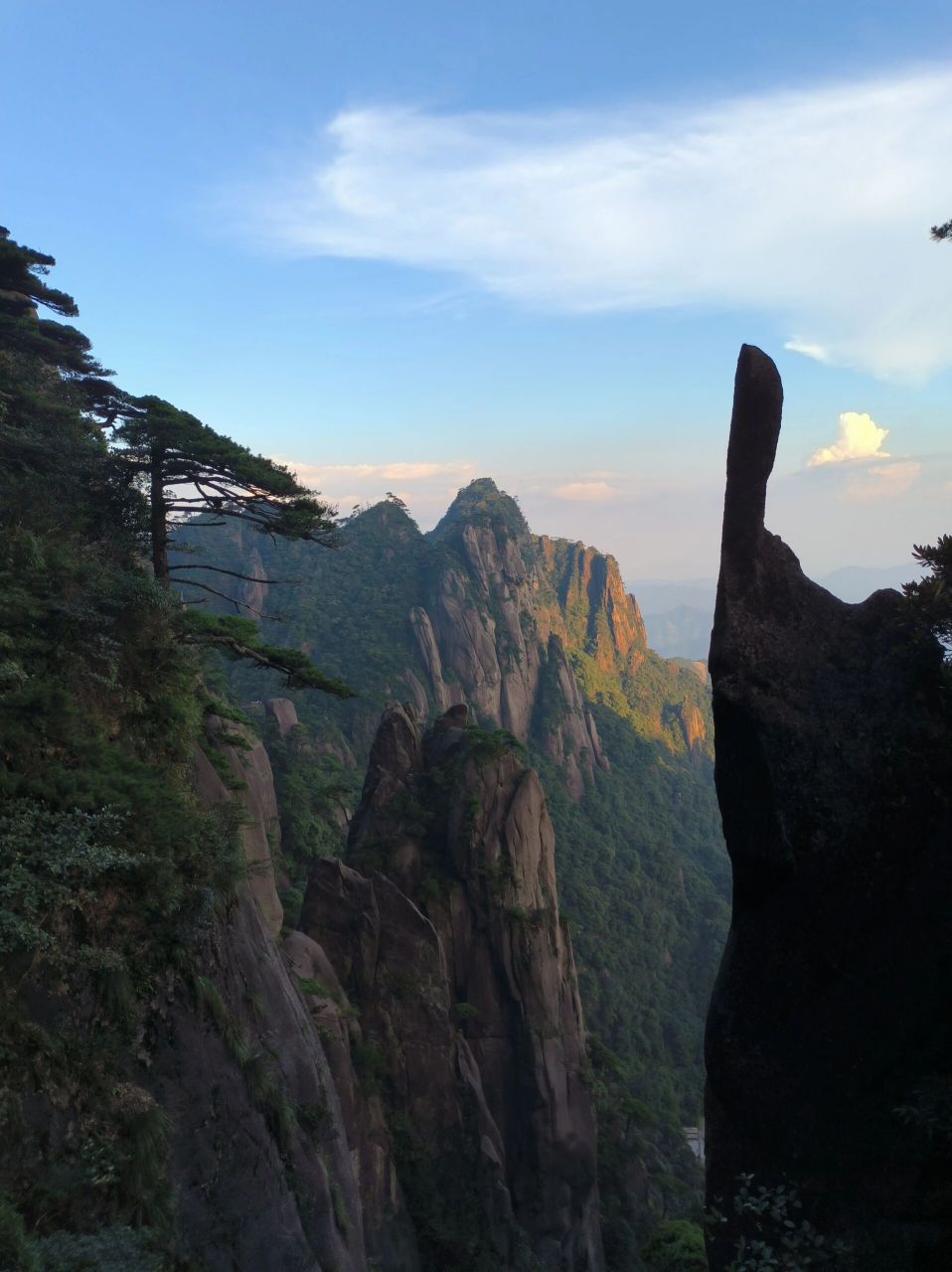 三清山旅游攻略 16615出行: 高铁/火车到上饶站00,有直达景区的