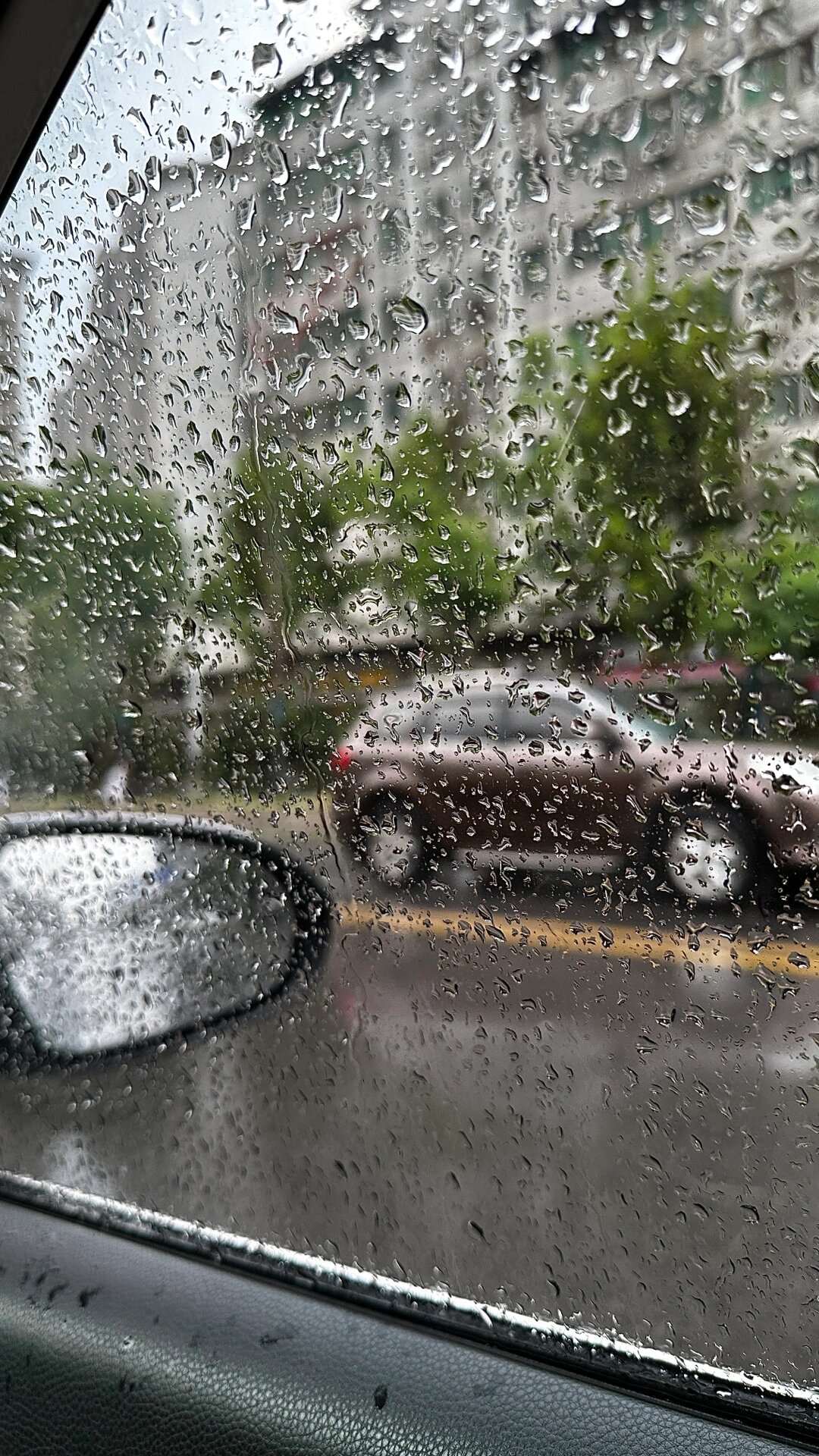 雨滴图片车窗图片