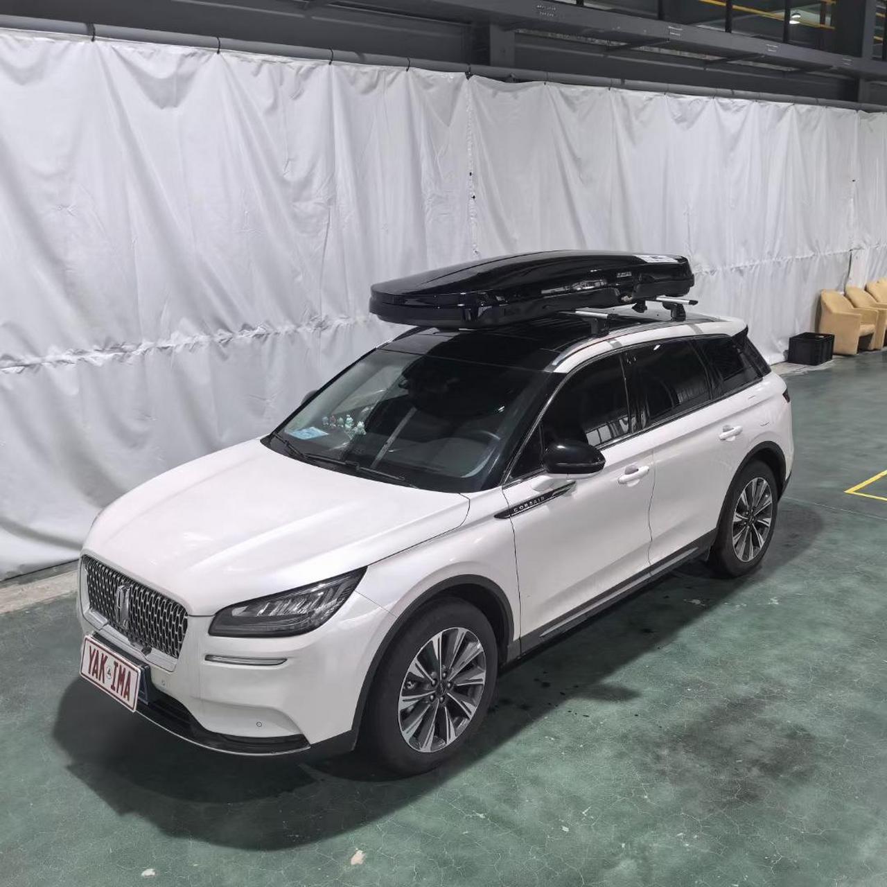 林肯冒险家首装yakima超薄低风阻行李箱,高亮光黑色,最高29cm,纤长