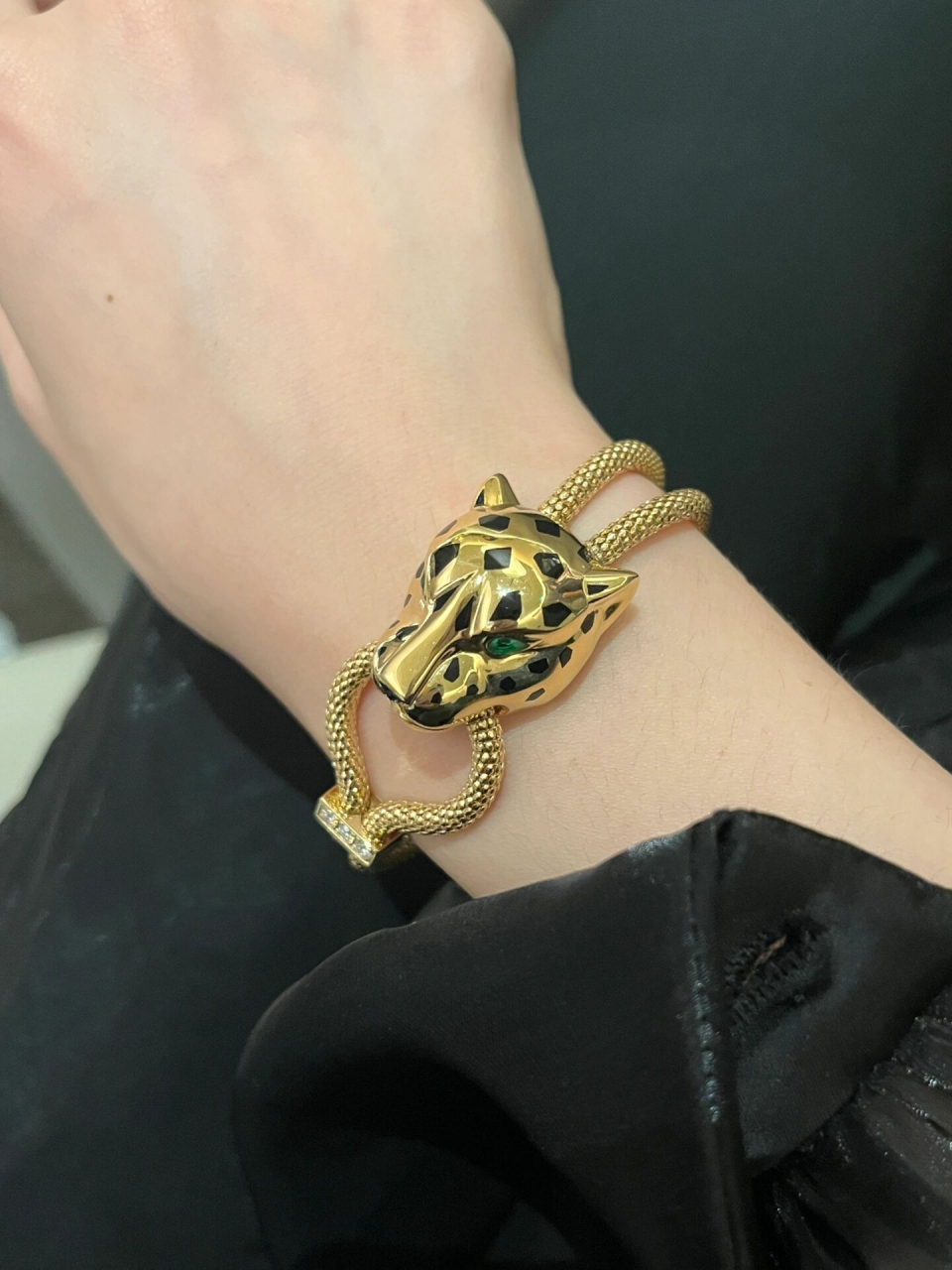 卡地亚豹子手链是写我名字了吗 太帅了我的天!