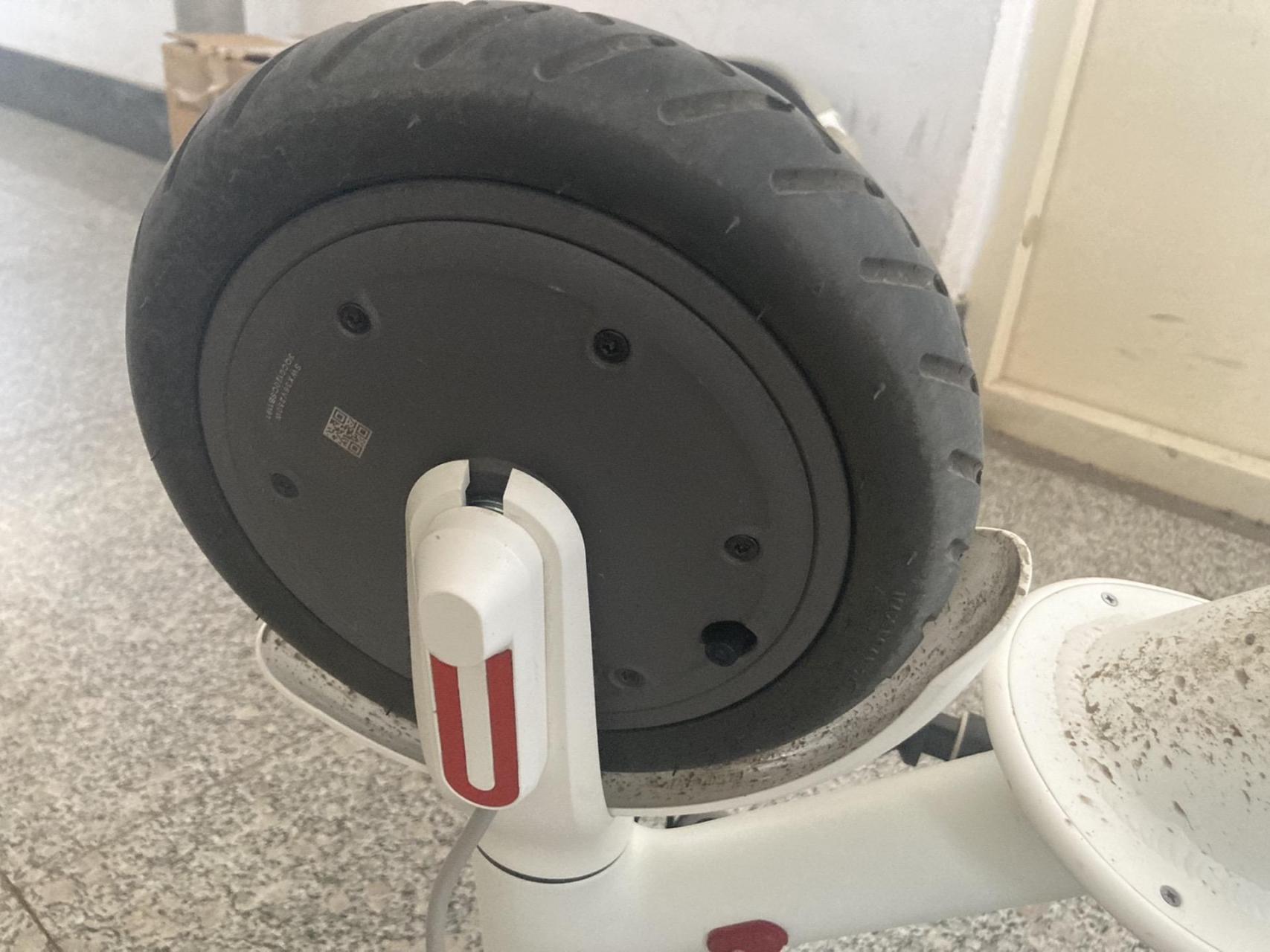 维修小米滑板车 换新轮胎