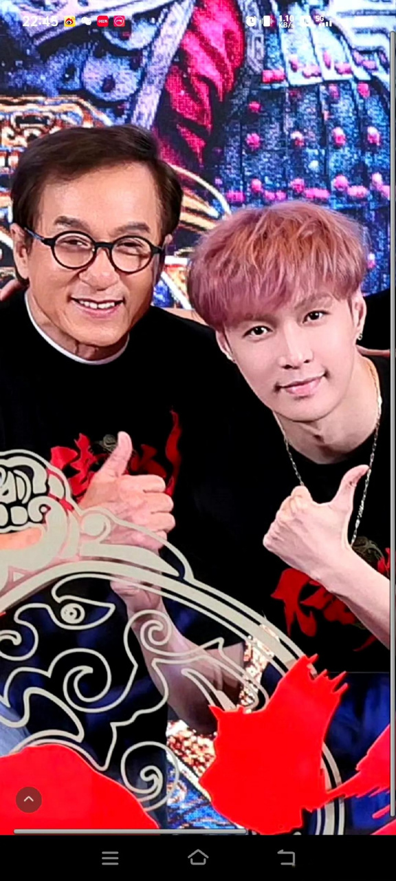 张艺兴和成龙,引发了热议  今天张艺兴和成龙一起上了热搜引起网友