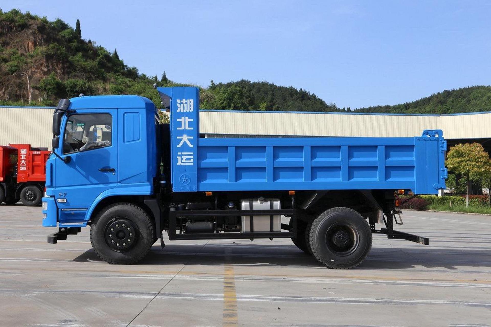 dyq3183d6ab渣土车 大运自卸车  驱动形式4x2 轴距4500mm 车身长度7