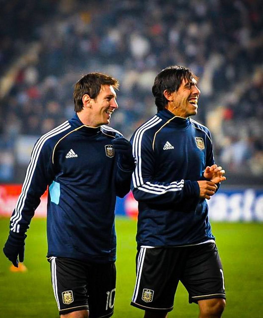 [话筒]特维斯为梅西鸣不平  特维斯在tyc采访中谈到梅西在巴黎的境遇