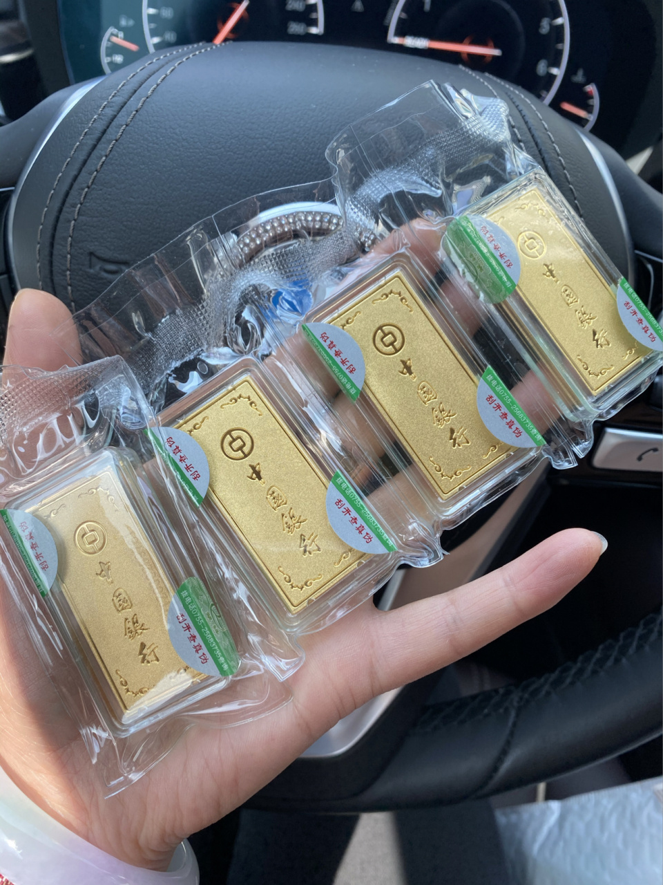 中国银行金条 100g 今天去中国银行入手了4根金条,在黄金价格走势不