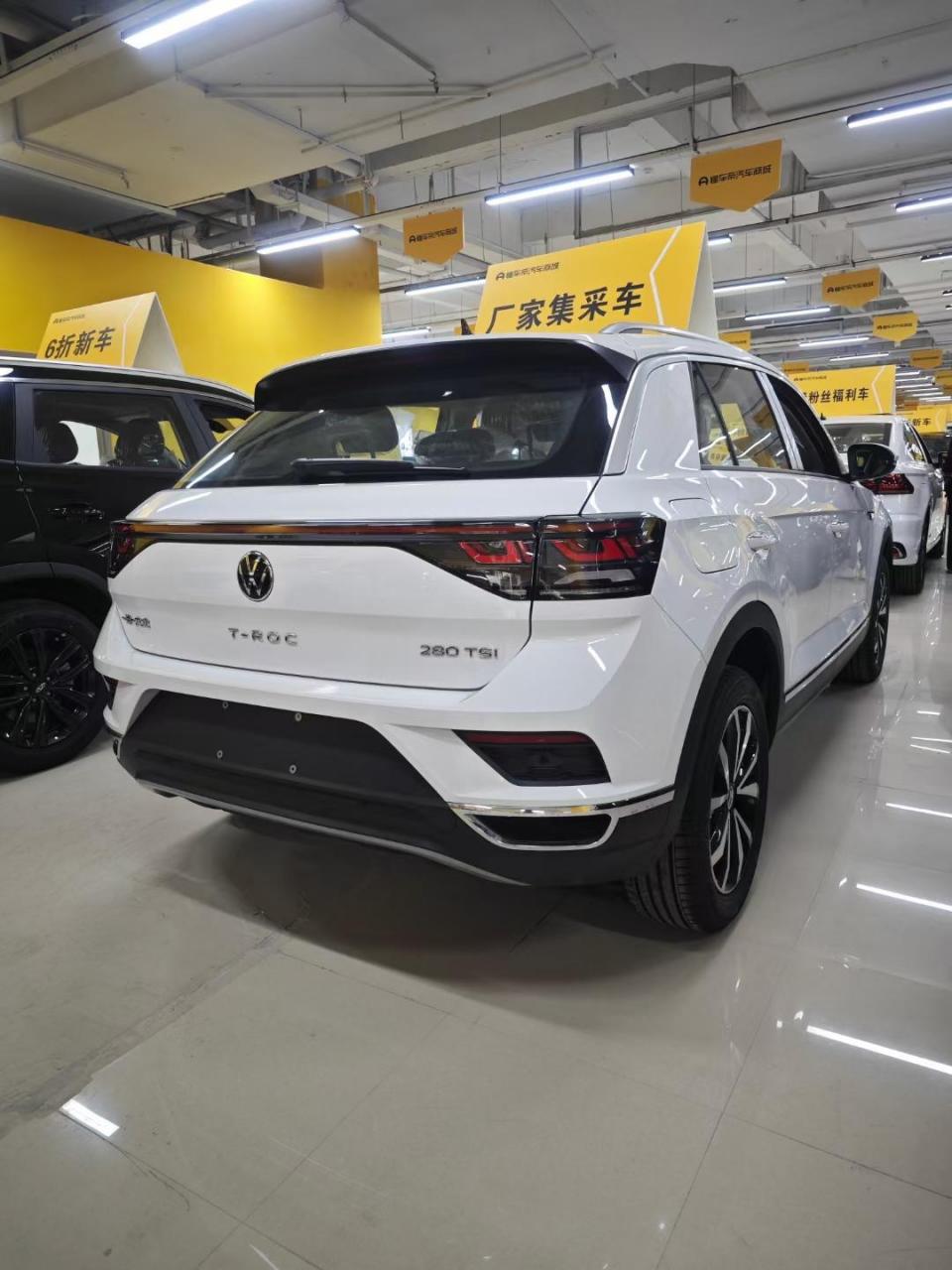 大众探歌 280tsi dsg两驱时光版 指导价158900 23年下半年出厂 白色