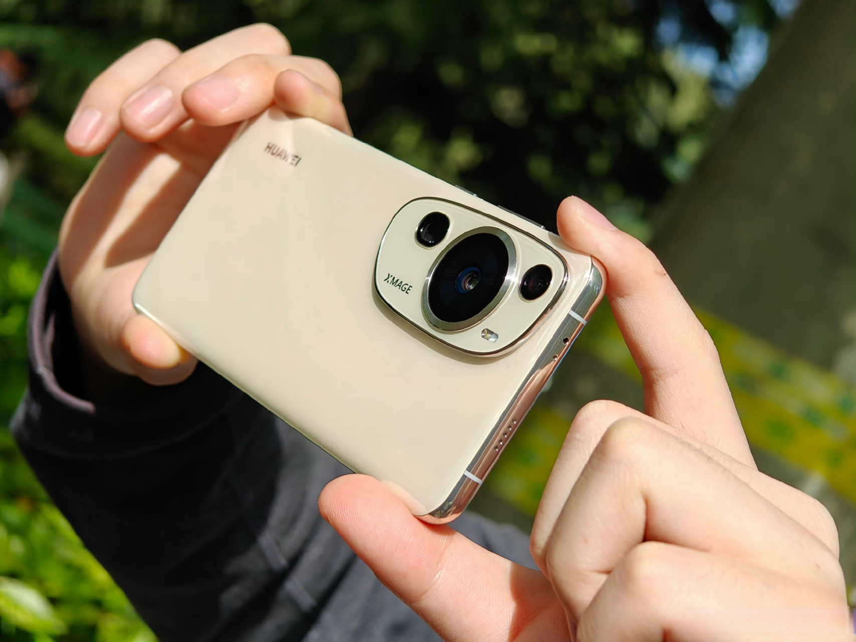 华为p60 art今天开售了,你说这是不是目前最帅的一款直屏手机?