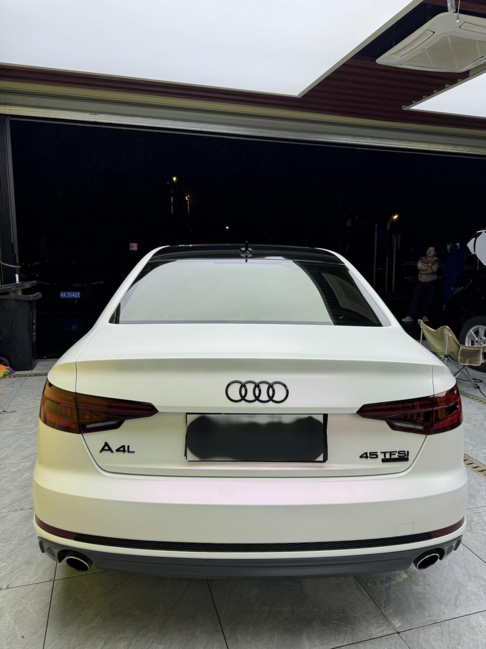 贴膜车辆08:奥迪 a4l 贴膜颜色97,哑面白变红 原车白色无需备案