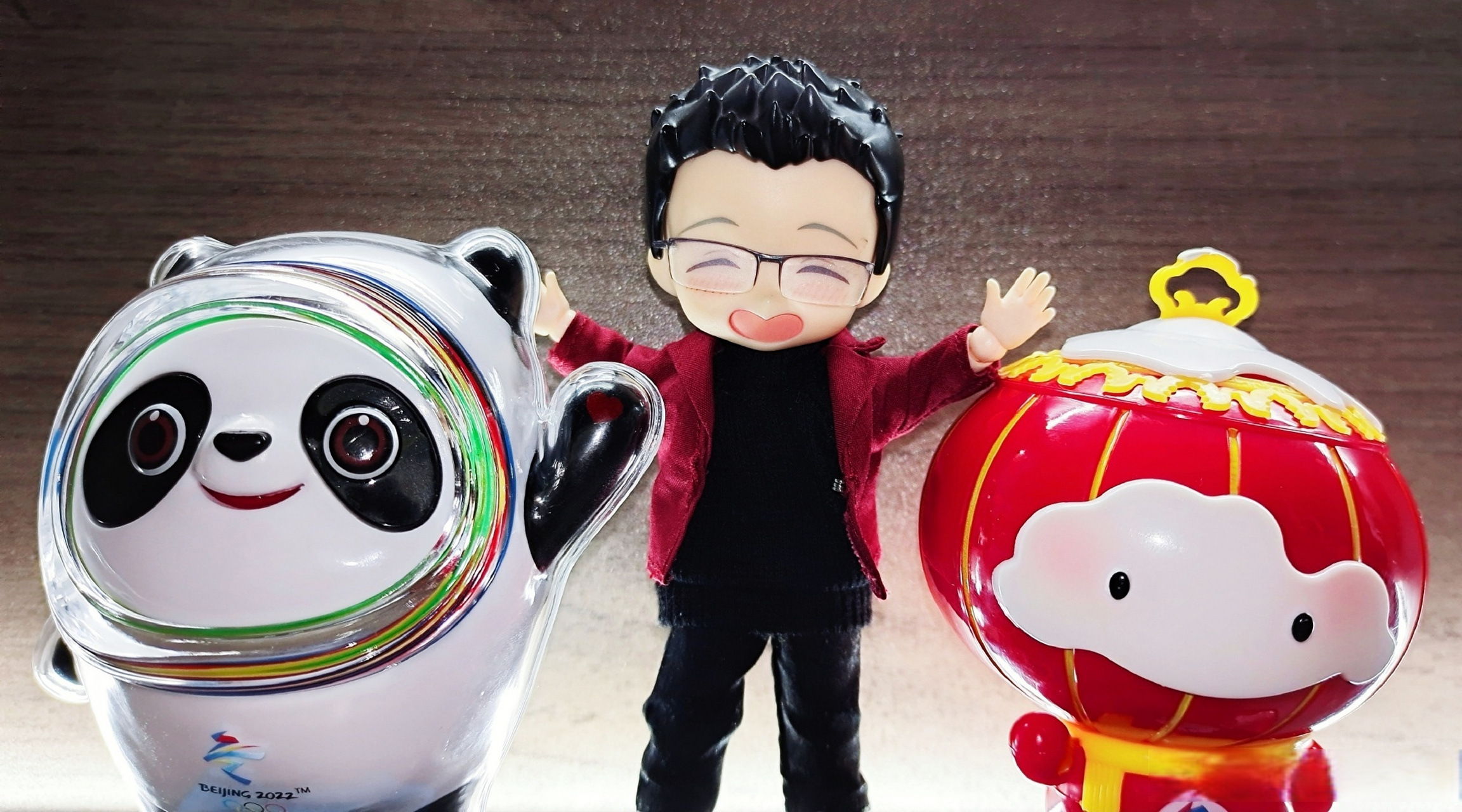 朱广权跟冰墩墩雪容融的合影# 哈哈哈哈哈,人呢人呢,这合影虽说是c位