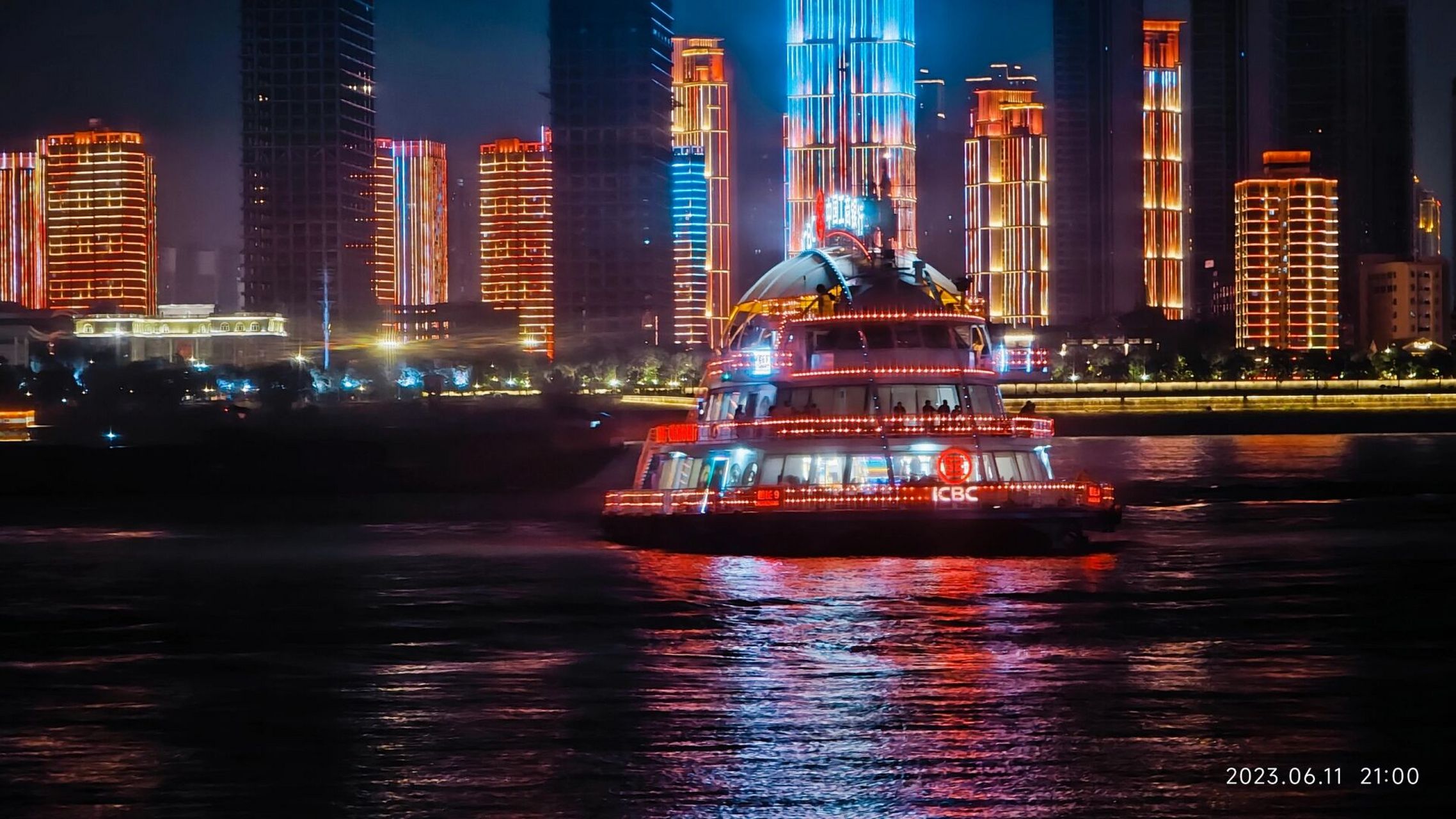 武汉citywalk|让上海外滩也逊色不少的江滩 #浪漫生活的记录者# 武汉