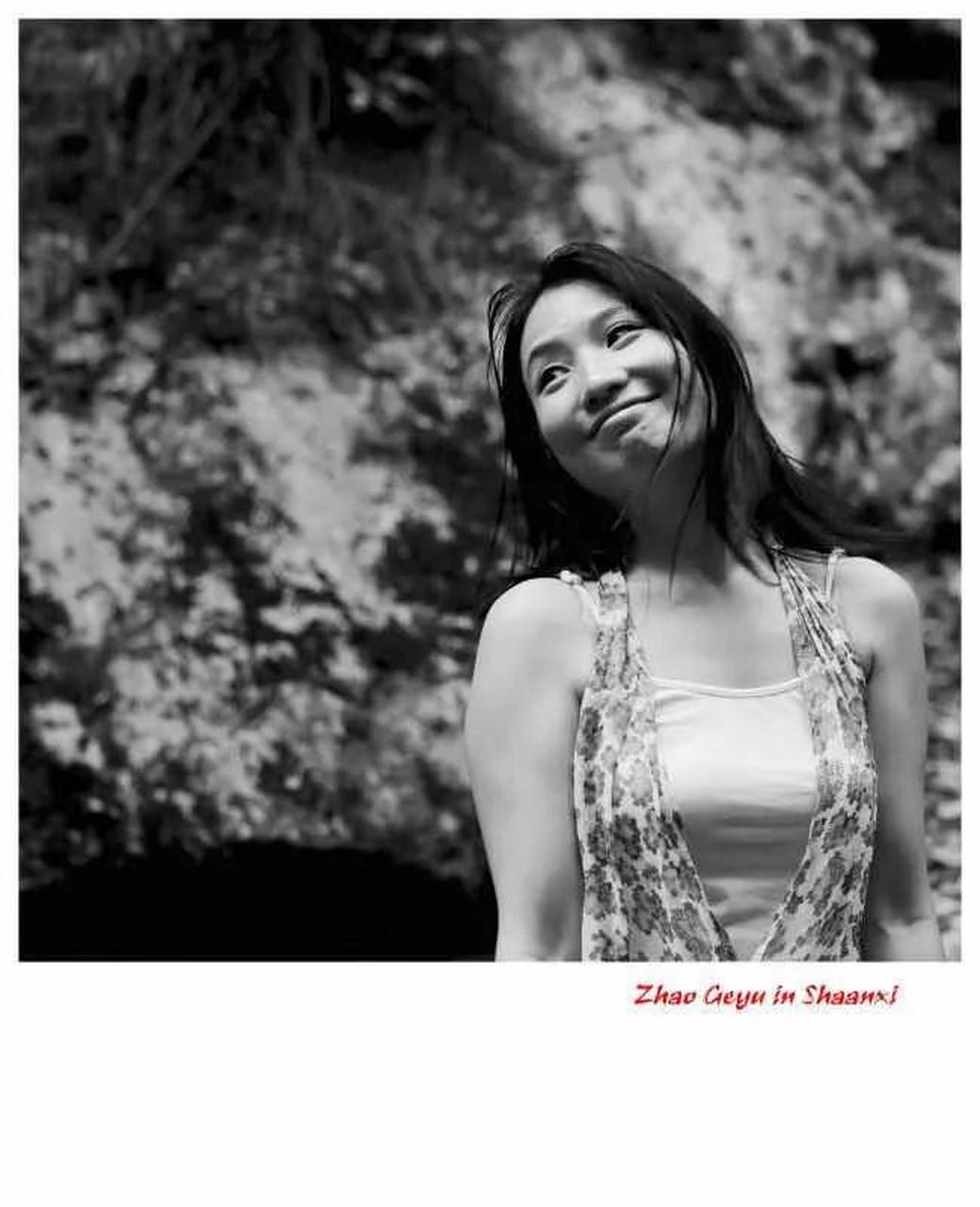 翻到这组照片,谢谢历史学家范泓在陕西为我拍的大片,好喜欢!