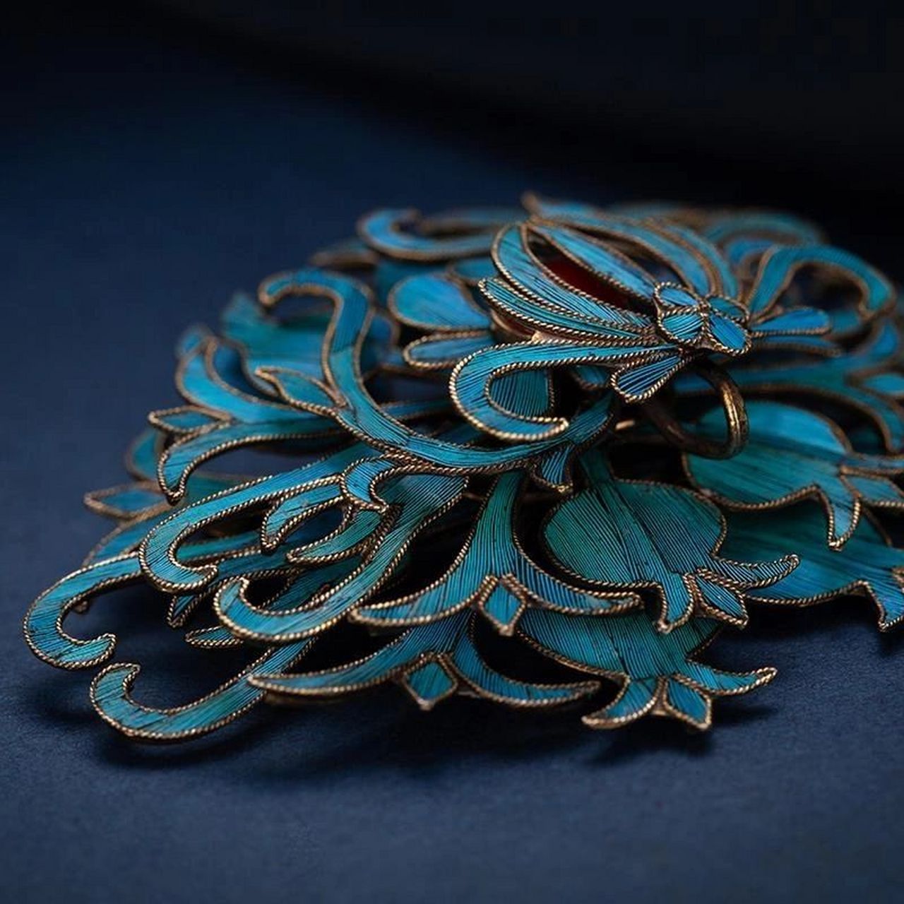 分享一个非物质文化遗产:点翠 78点翠工艺是一项中国传统的金银首饰