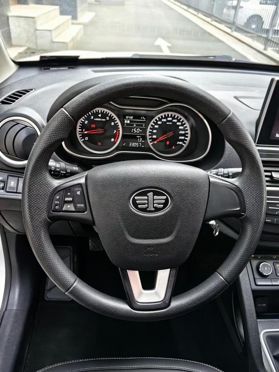 2018年奔腾x40,1.6手动标配,长春本市一手车,3万公里.