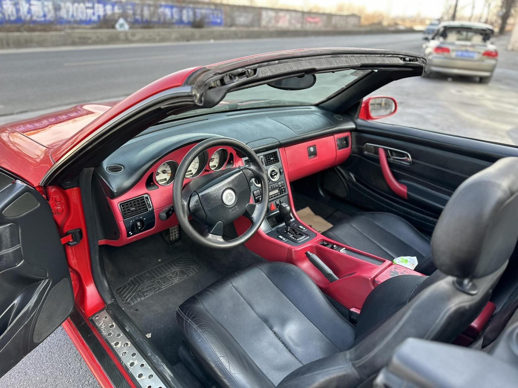 1998年奔驰第一代硬顶敞篷跑车slk230 代号r170 极品车况 这么多年的