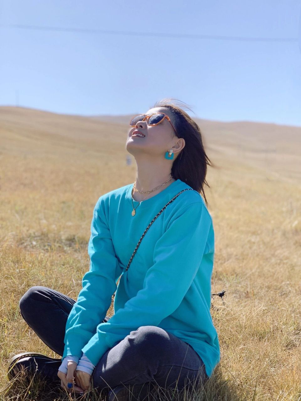 西北旅行穿搭 | 以拉谷和蓝色卫衣也太配了 99以拉谷(青海湖边的一