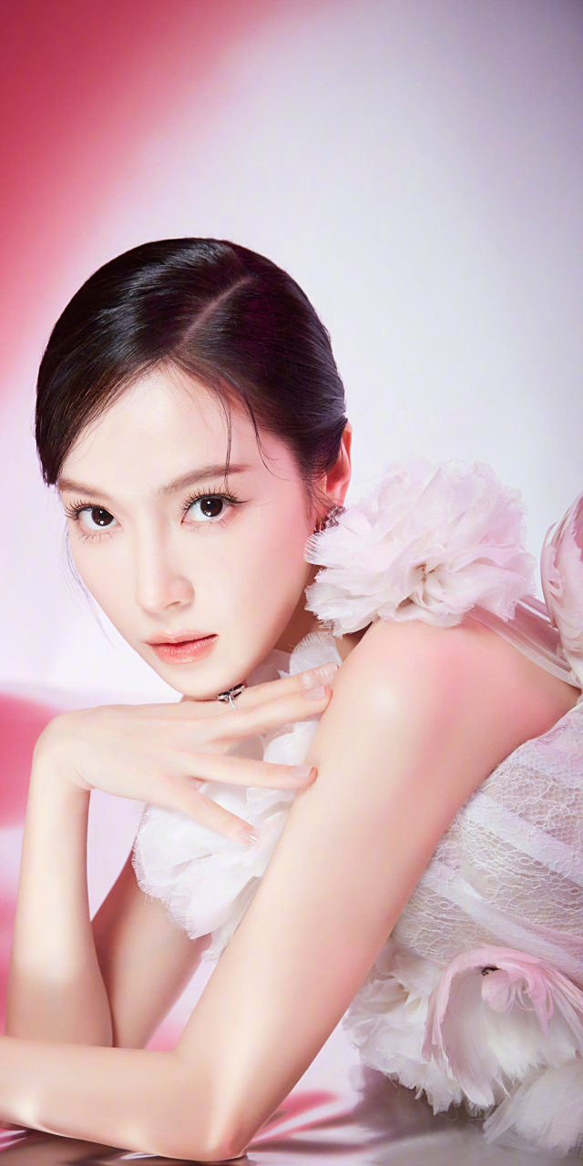 郑秀妍,粉色浪漫写真壁纸组图