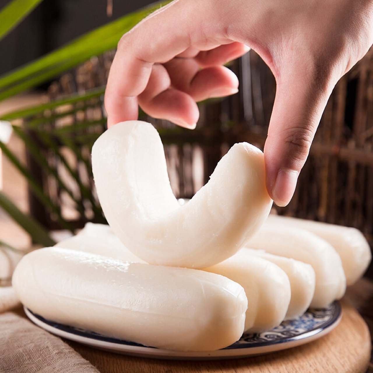 江西省特产 - 弋阳年糕 弋阳年糕又称弋阳团子,大禾年糕,大禾米粿,是