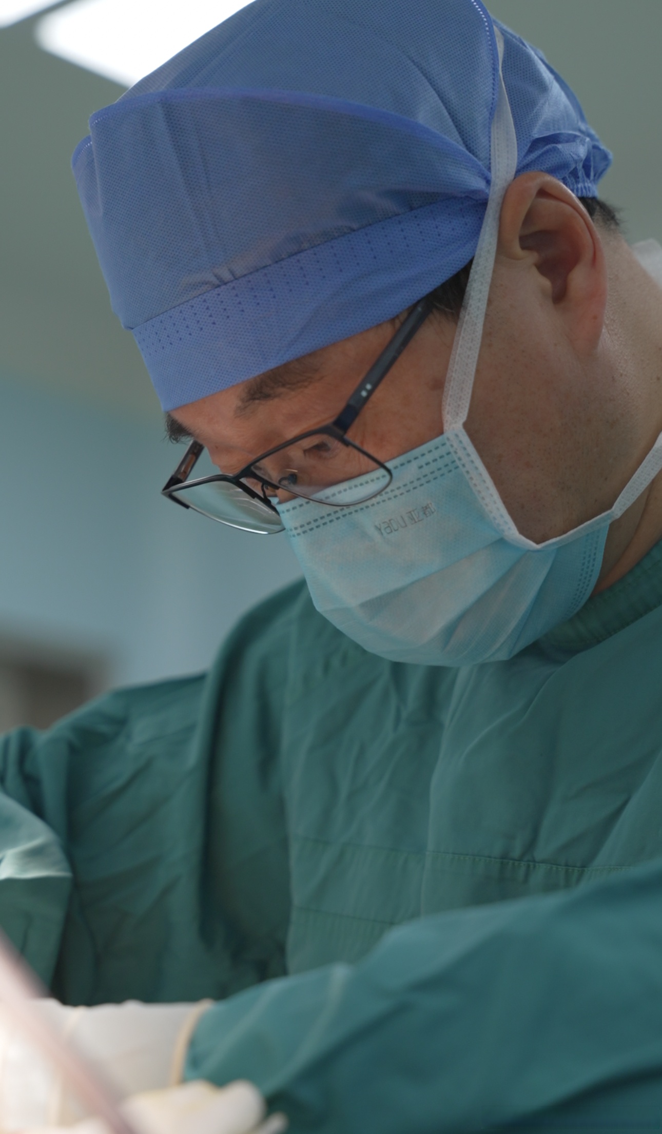 那很多人受伤都是急诊先处理,能否再找整形医生重新美容缝合呢?