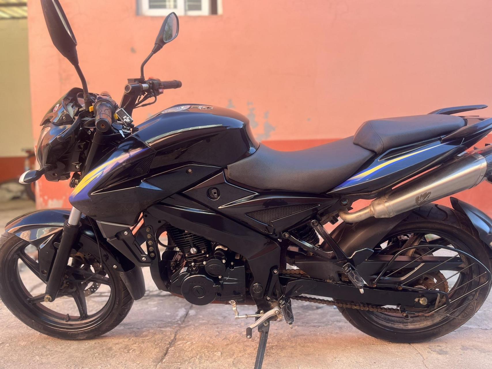 最新到货宝雕款大黄蜂250,牌证齐全必须过户!