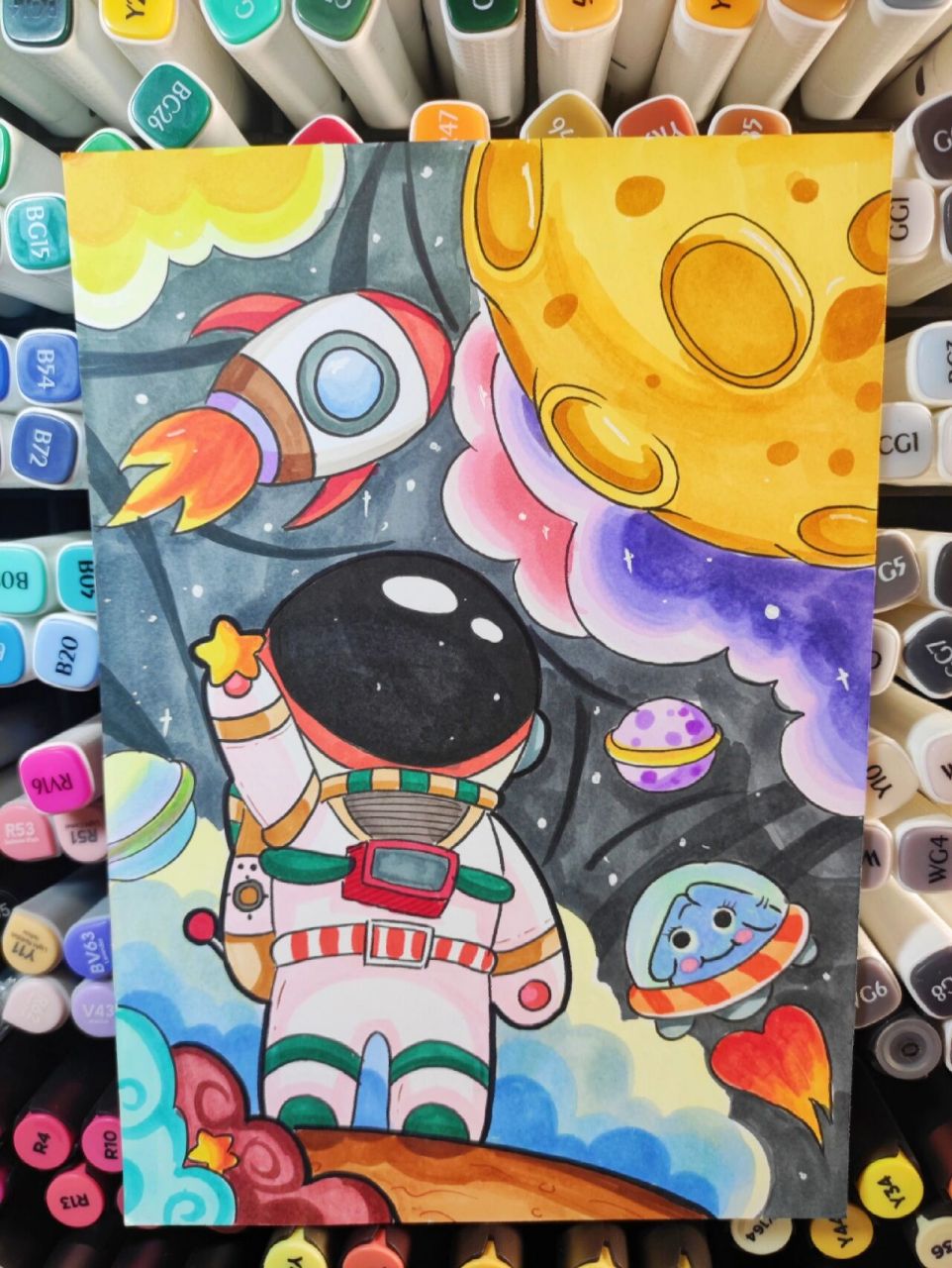 马克笔儿童画-《创意太空人》                素材来自