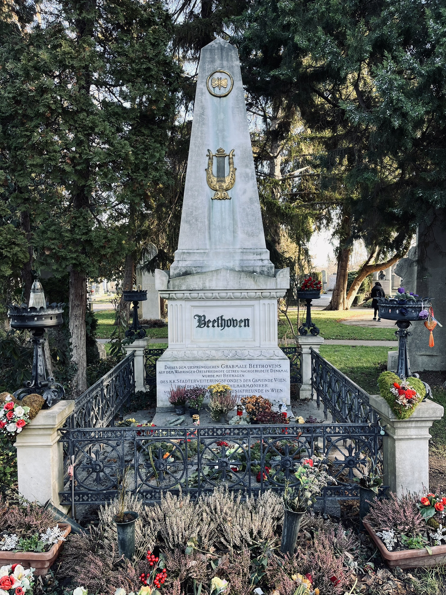 敬拜音乐大师们,就这样静静地站在他们面前 维也纳中央公墓,是欧洲第