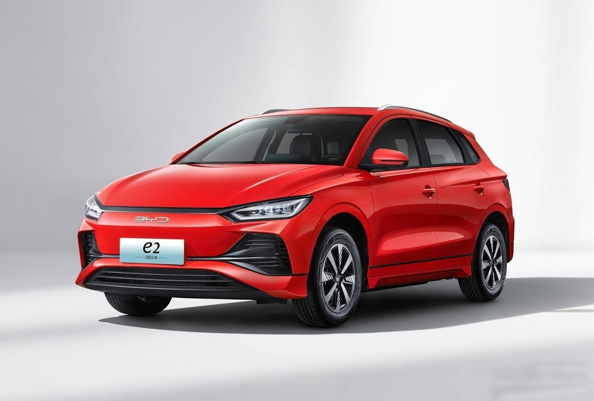 新款比亚迪e2官图发布,新款比亚迪e2是中期改款的车型,换装新前脸之后