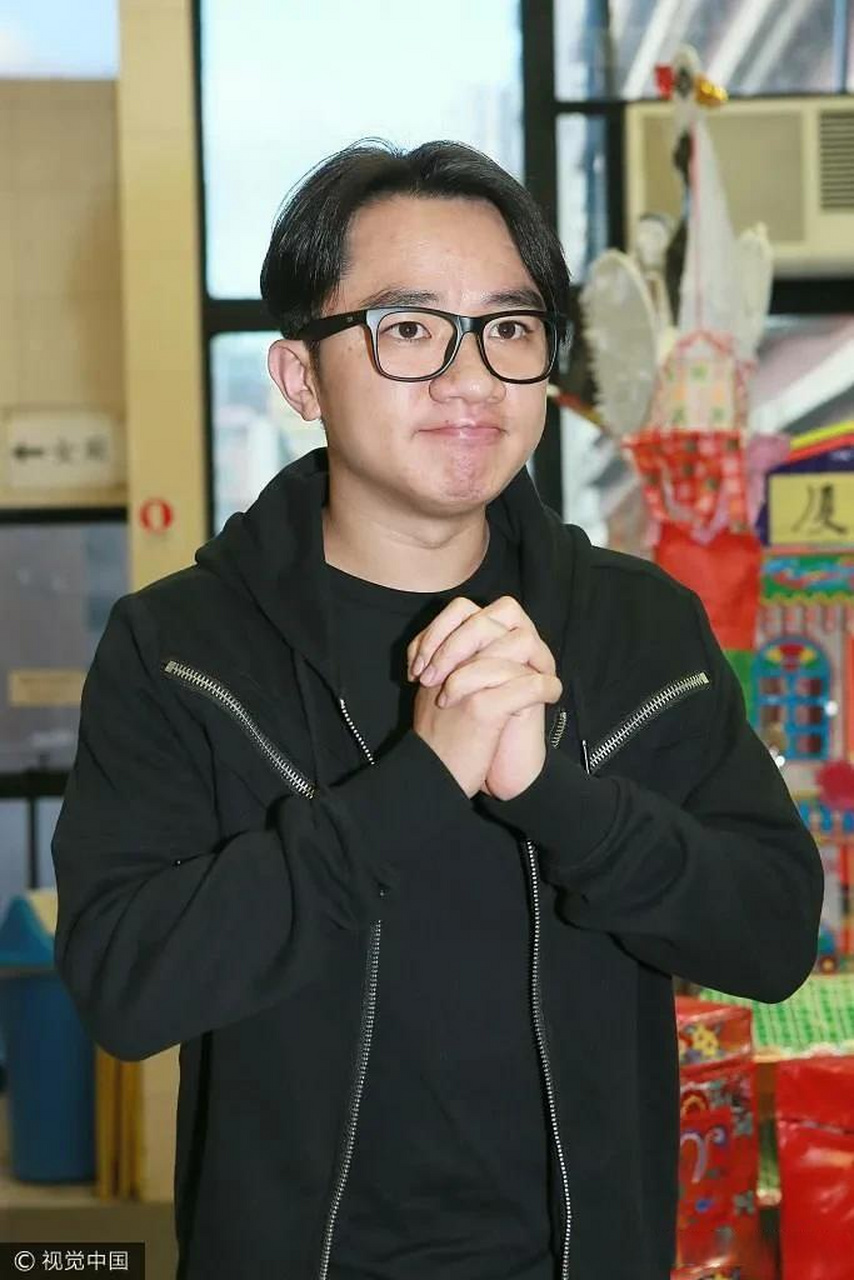 4月9日,据港媒爆料,担任tvb创意总监仅1年时间的王祖蓝已经正式乔辞