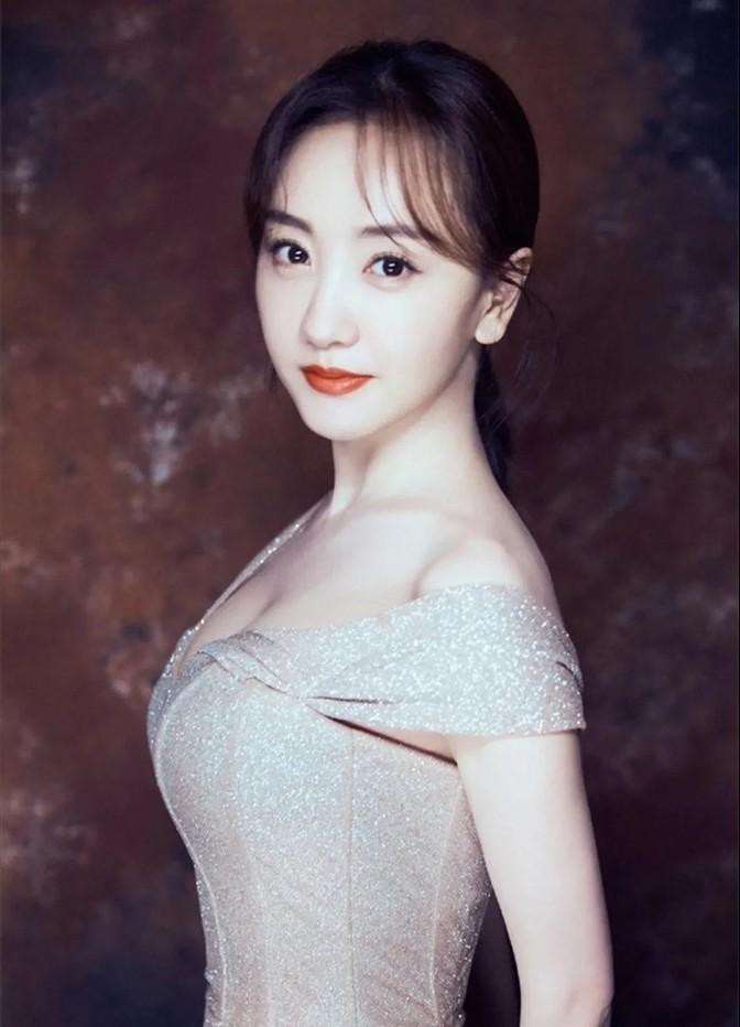 来看看《大河之水》里那些让人眼前一亮的女演员们吧