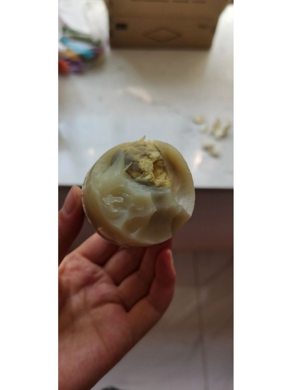 百度了一下说变质了 后续来了 之前发青的是我婆婆买的鹅蛋久了,今天