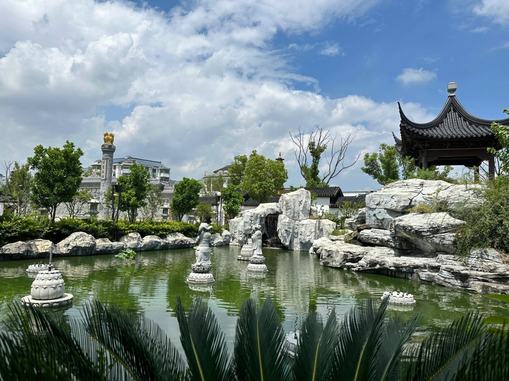 小九华寺 平望古镇 小九华寺和平望古镇的京杭大集在一起,游览起来很