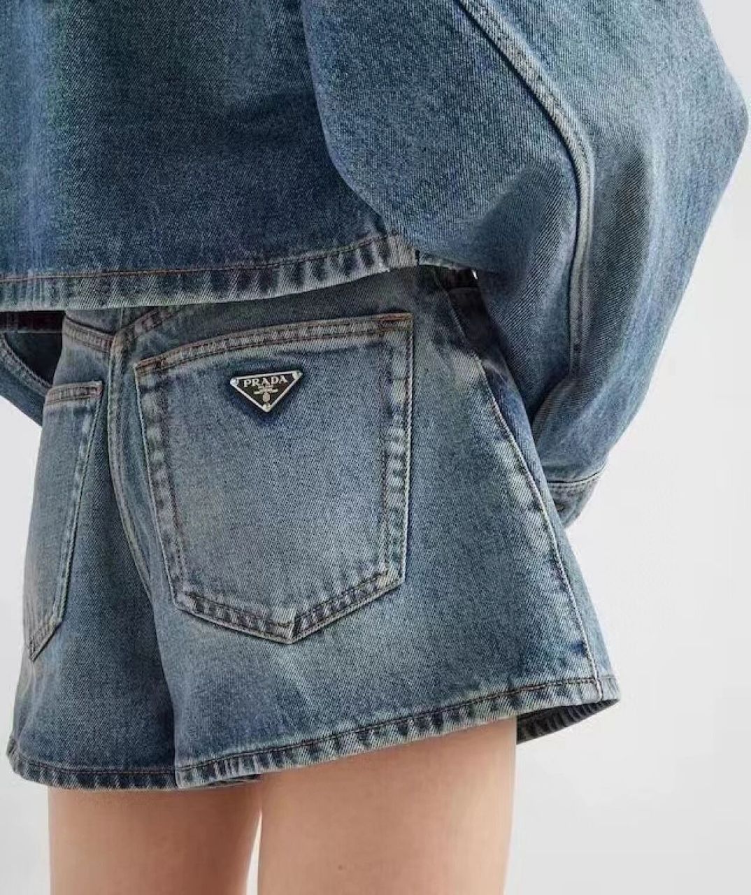 prada新款三角标牛仔短裤 大长腿完美版型 非常显瘦的牛仔短裤,a字