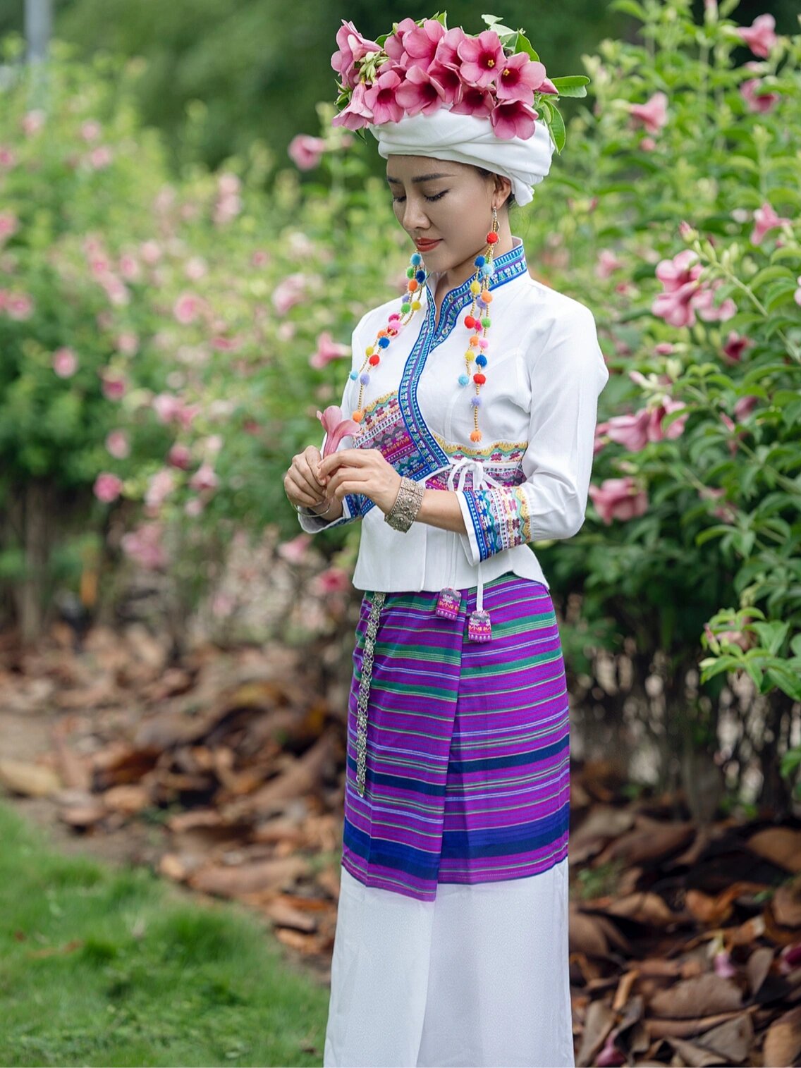 布朗族服饰 一个民族的服饰记载着一个民族的文化和魅力,今天带你走进