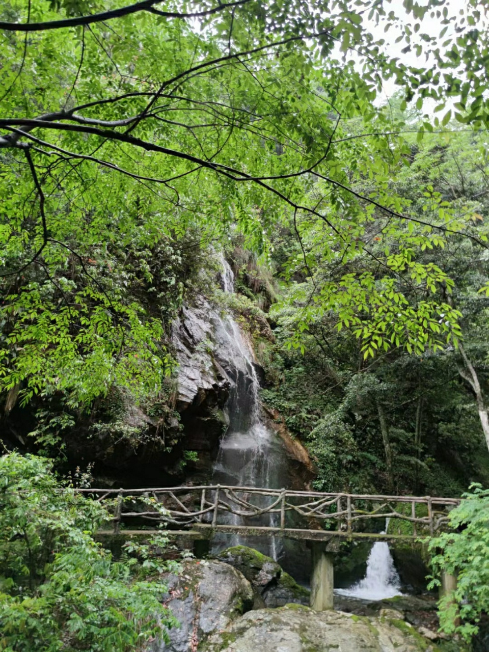 徽州大峡谷 徽州大峡谷简介 原名源芳大峡谷.