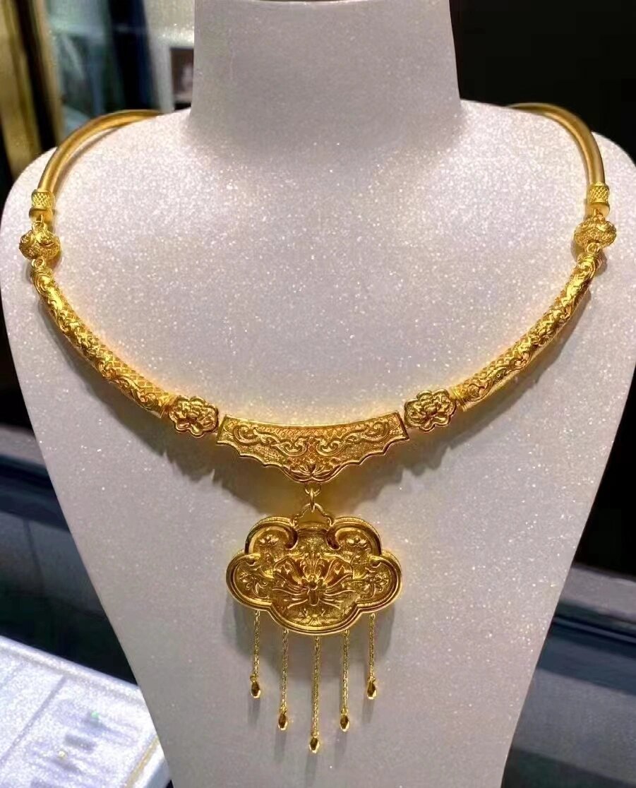 客出周大福的大金项圈有谁不爱呢"荷荷美美" 今天终于客出了这款大金