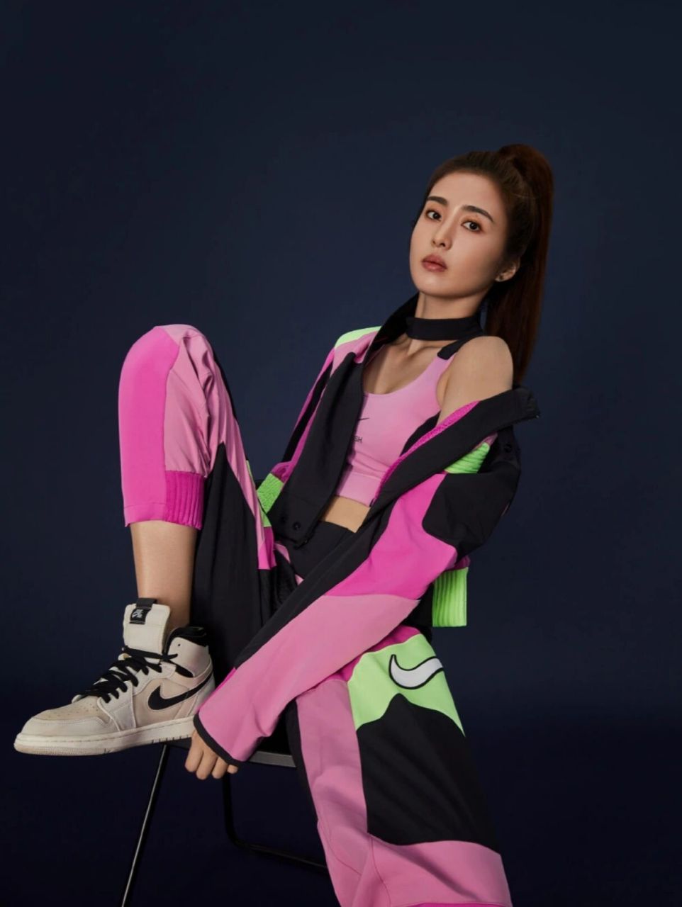 赵丽娜从来不需要被定义,可以是冠军门将也可以是飒爽模特,不管做什么